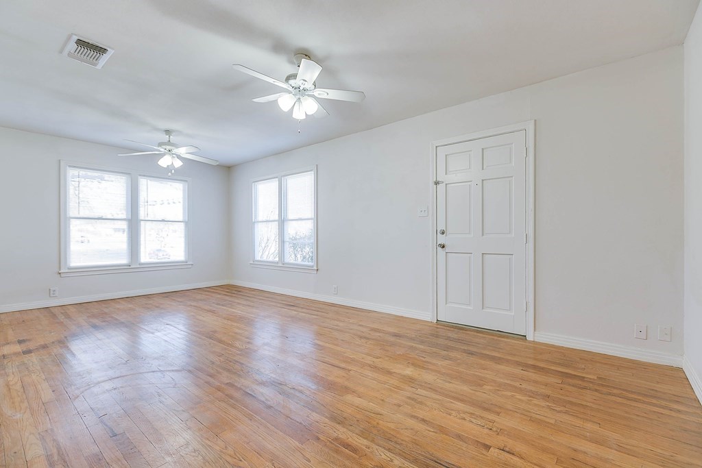 1221 Howard Ave Property Photo 7