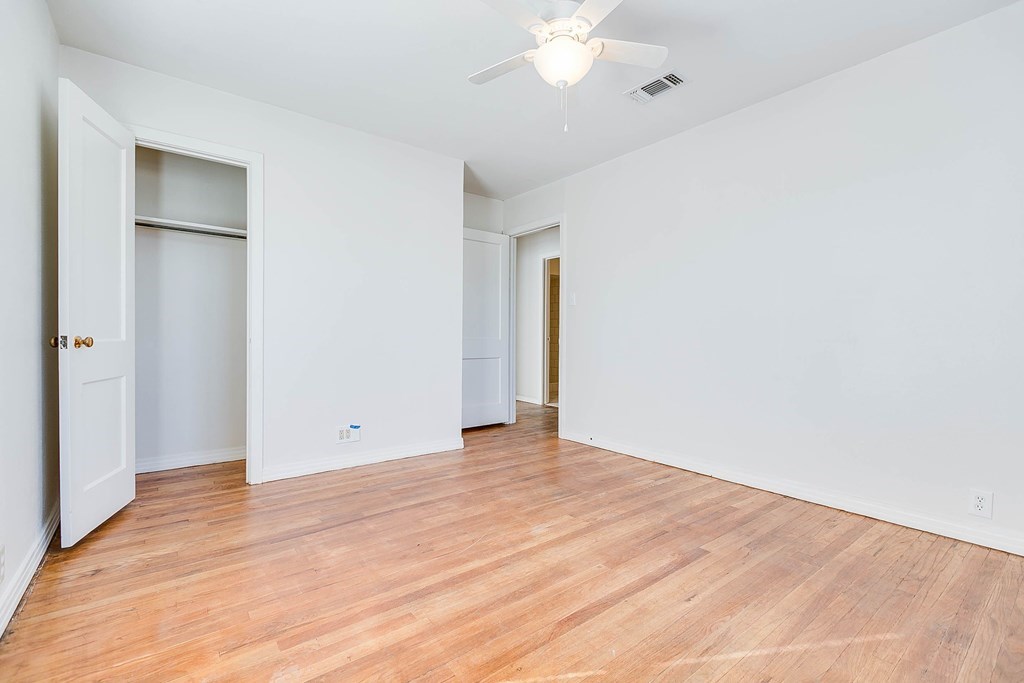 1221 Howard Ave Property Photo 16