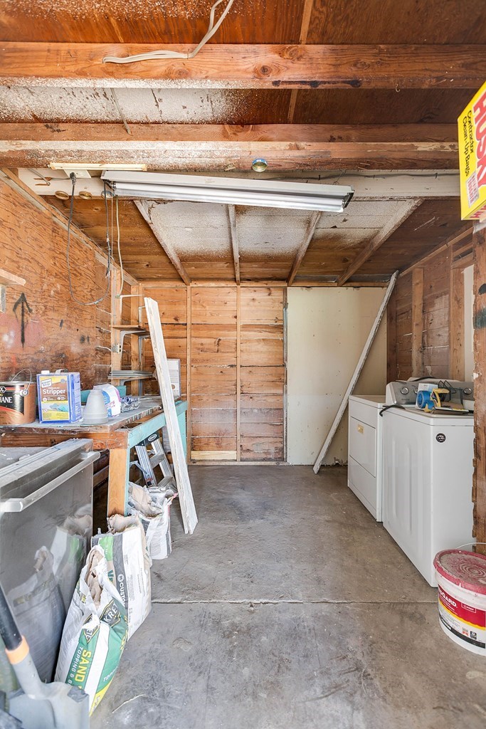 1221 Howard Ave Property Photo 25