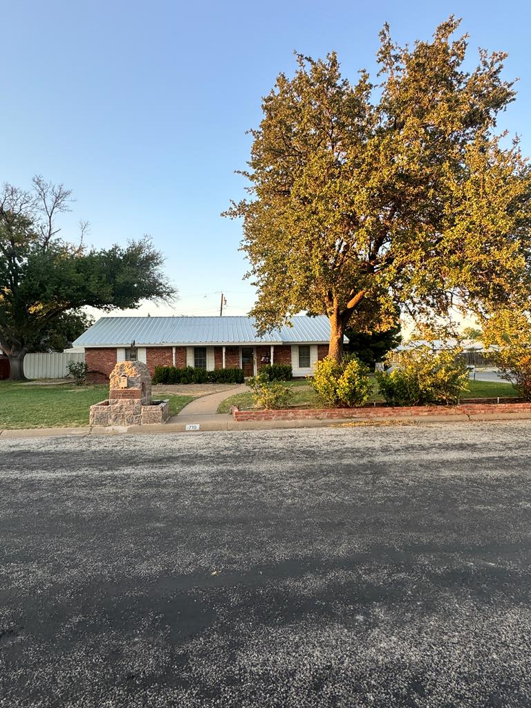 710 State Court Dr Property Photo 1
