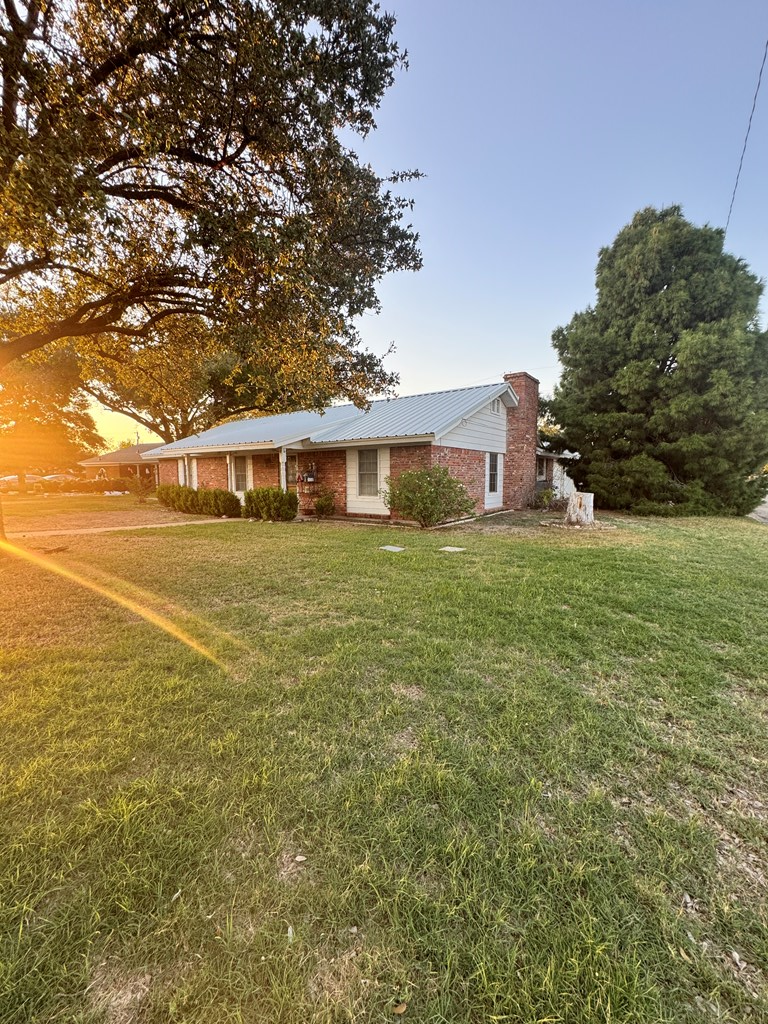 710 State Court Dr Property Photo 2