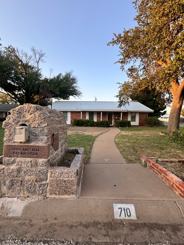 710 State Court Dr Property Photo 3