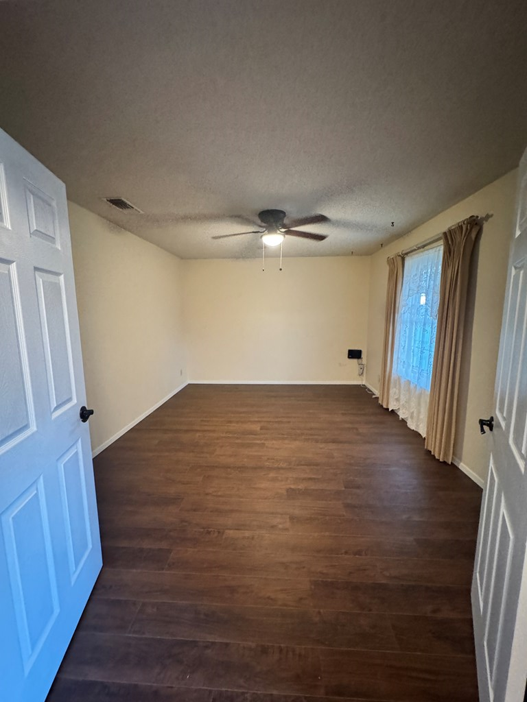710 State Court Dr Property Photo 4