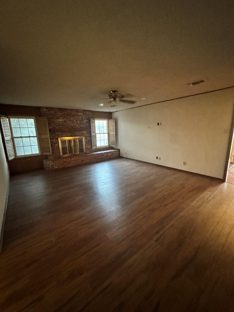 710 State Court Dr Property Photo 5