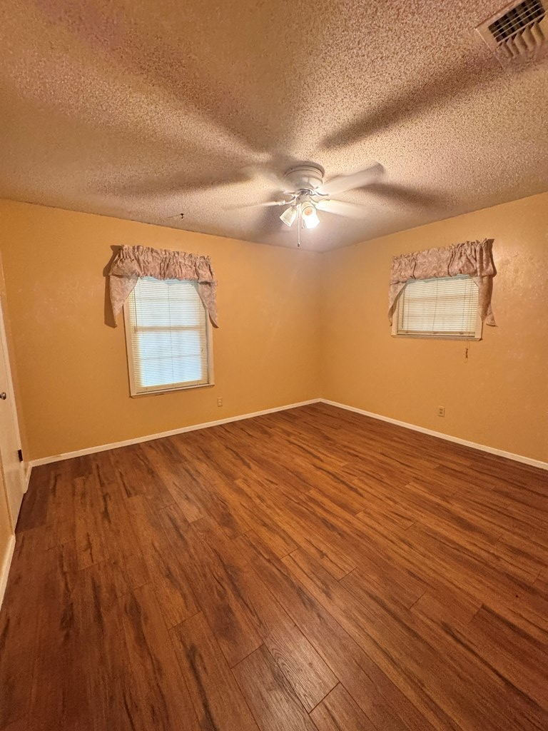 710 State Court Dr Property Photo 9