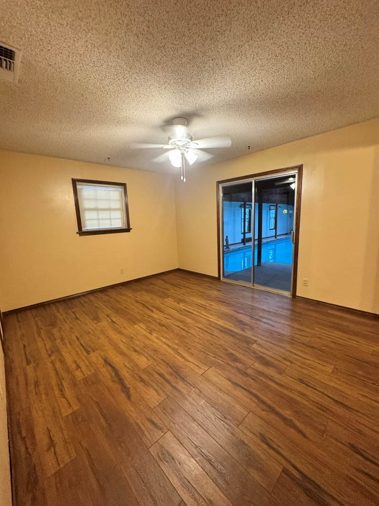 710 State Court Dr Property Photo 10