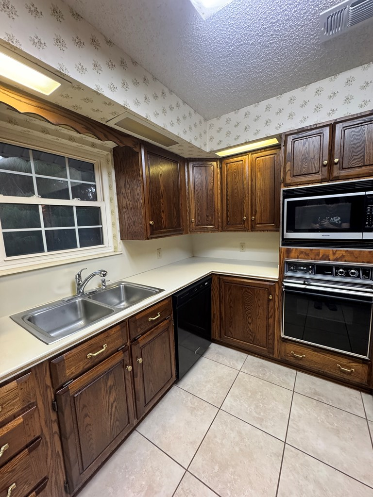 710 State Court Dr Property Photo 15