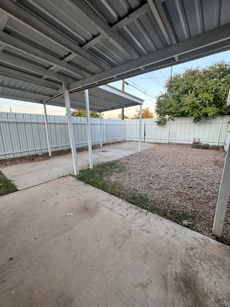 710 State Court Dr Property Photo 19