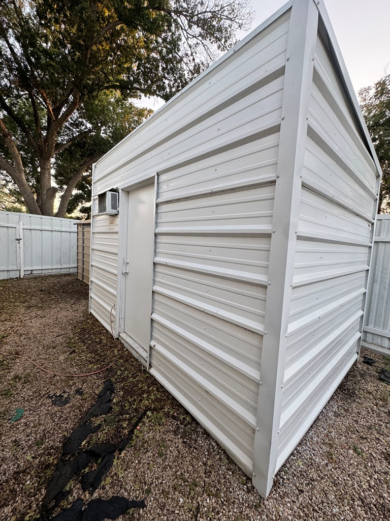 710 State Court Dr Property Photo 20