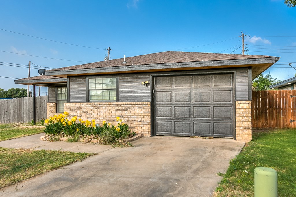 3101 Grove Dr Property Photo 4