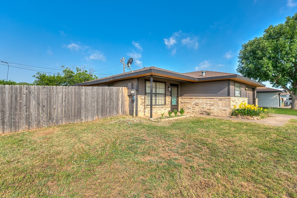 3101 Grove Dr Property Photo 5