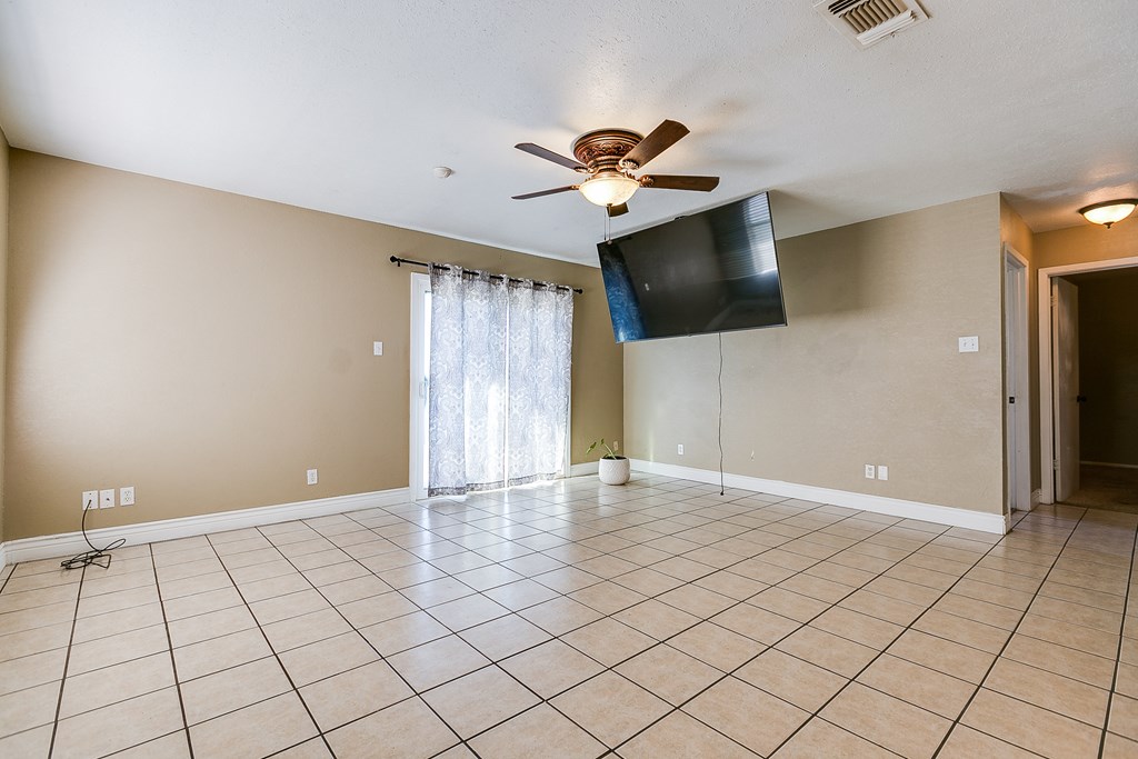 3101 Grove Dr Property Photo 6