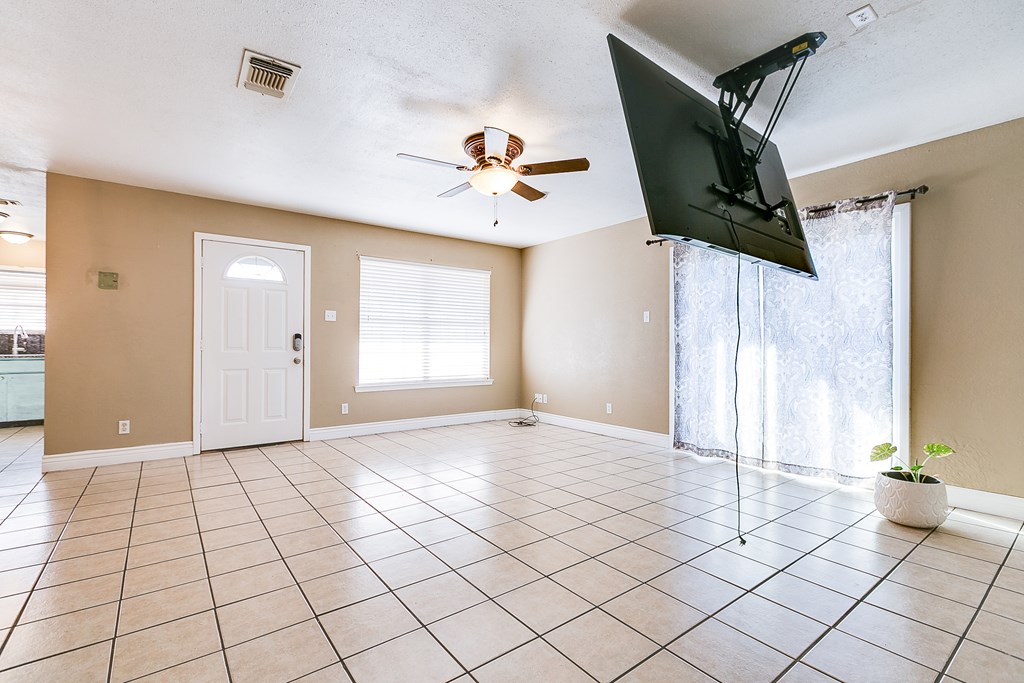 3101 Grove Dr Property Photo 8