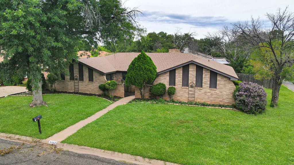 3302 Southland Blvd Property Photo 1