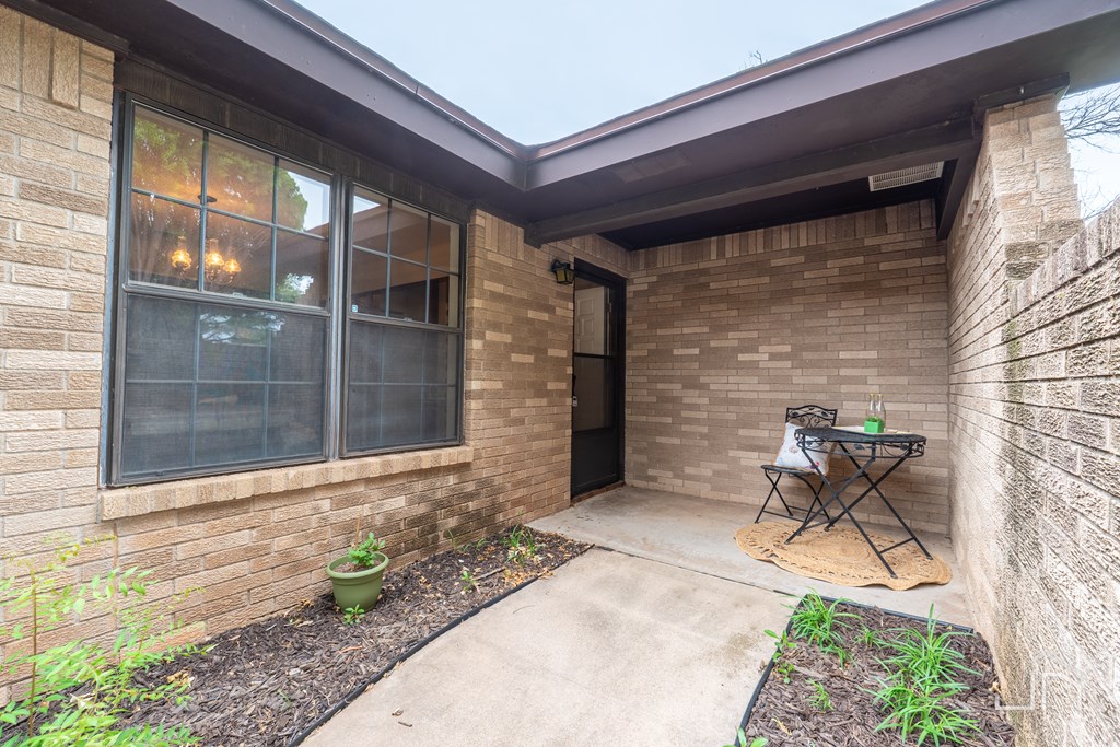 3302 Southland Blvd Property Photo 4