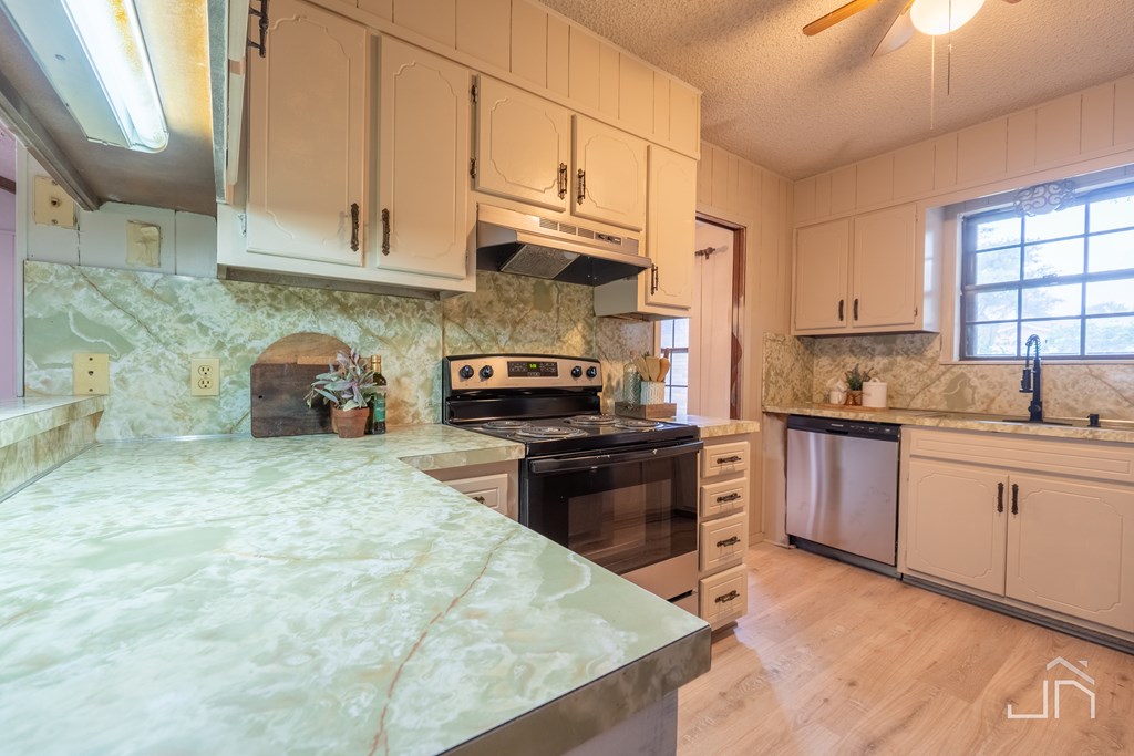 3302 Southland Blvd Property Photo 12