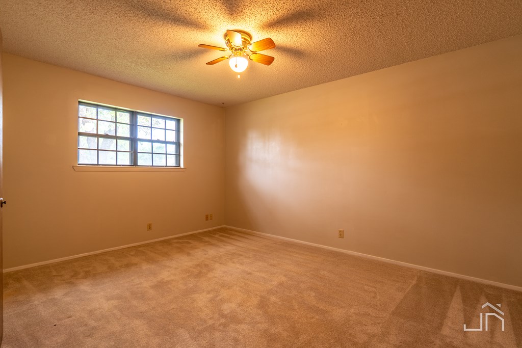 3302 Southland Blvd Property Photo 13