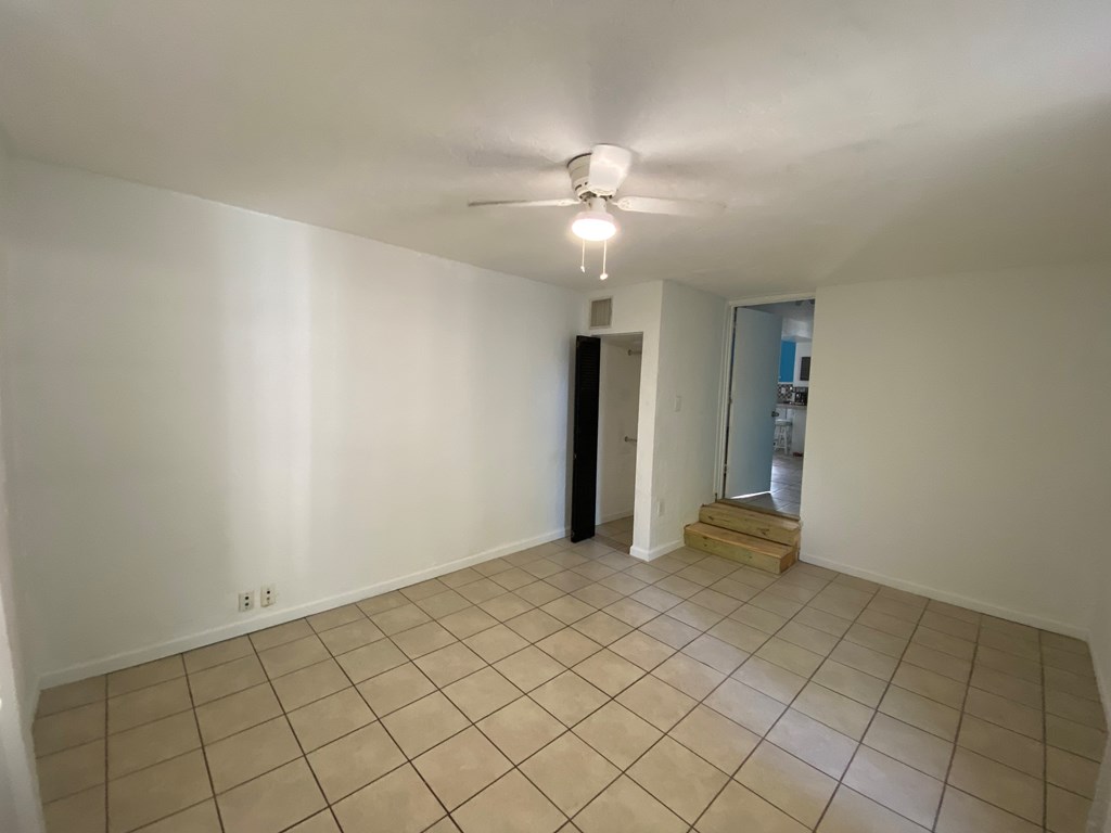 1858 W Twohig Ave Property Photo 18