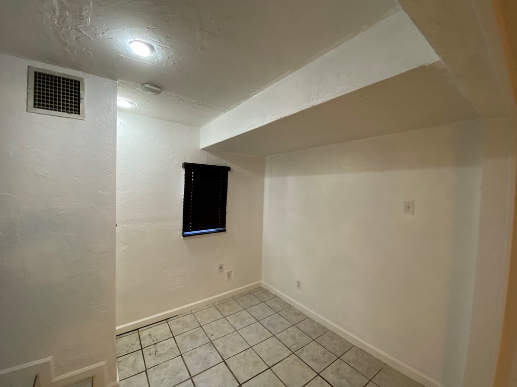 1858 W Twohig Ave Property Photo 34