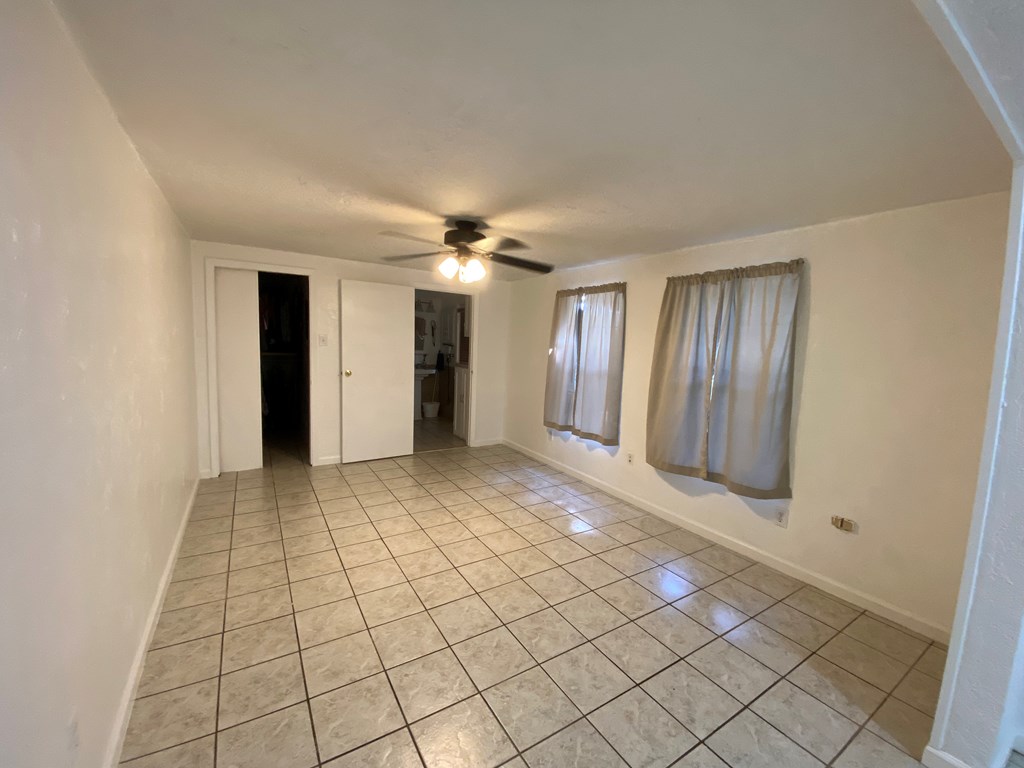 1858 W Twohig Ave Property Photo 36