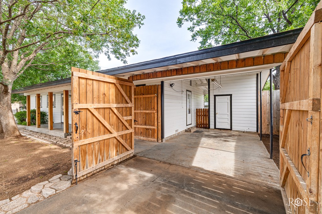 2501 Tcu Ave Property Photo 5