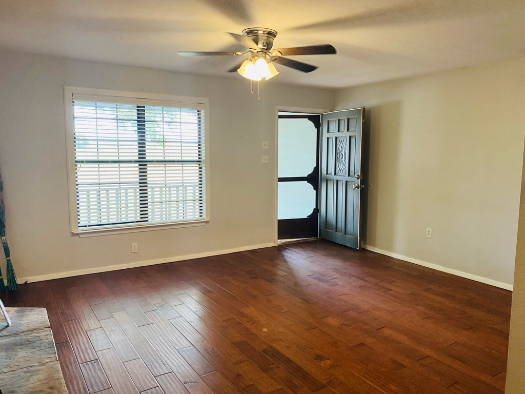 15702 Adams St Property Photo 3