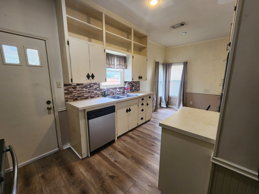 200 Penrose St Property Photo 5