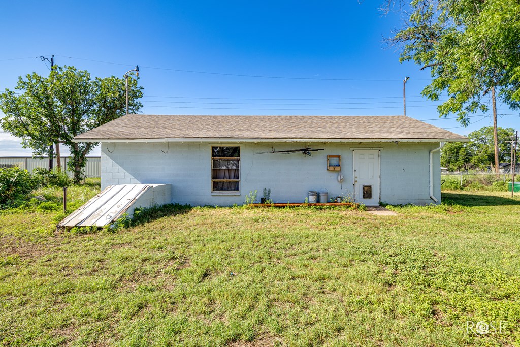 1013 Clearwater St Property Photo 10