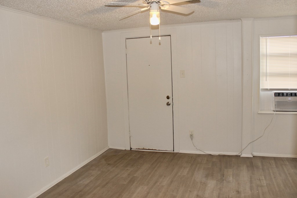 220 A N Adams St Property Photo 4