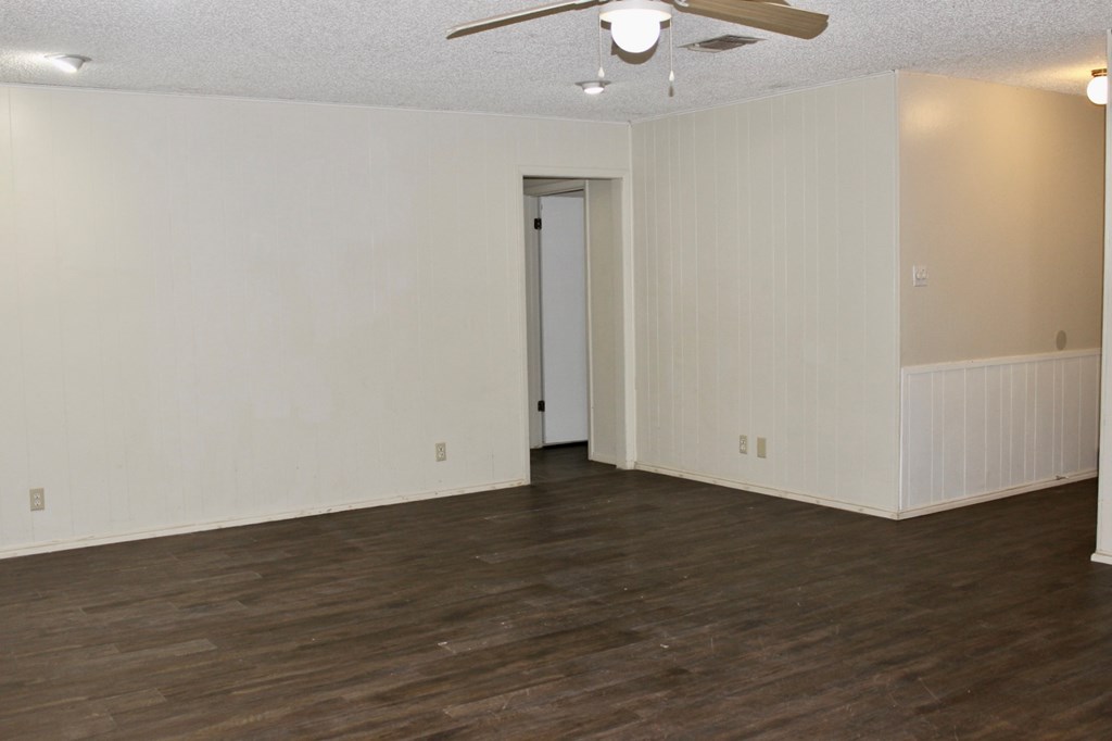 4118 Nottingham Trail Property Photo 4