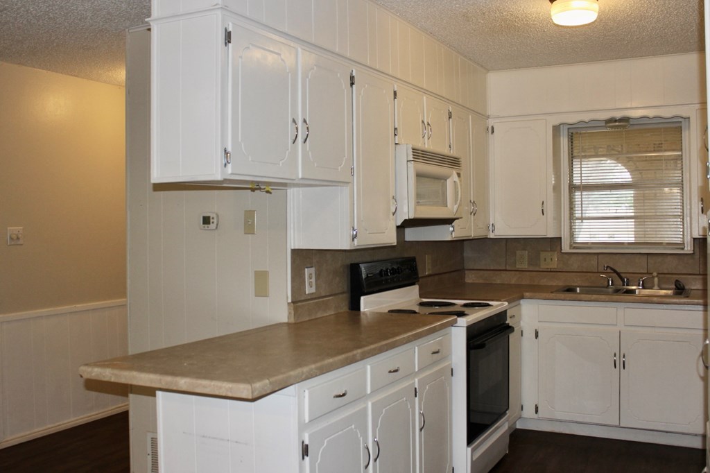 4118 Nottingham Trail Property Photo 6