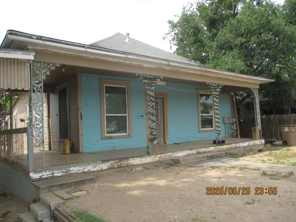 621 E Harris Ave Property Photo 1