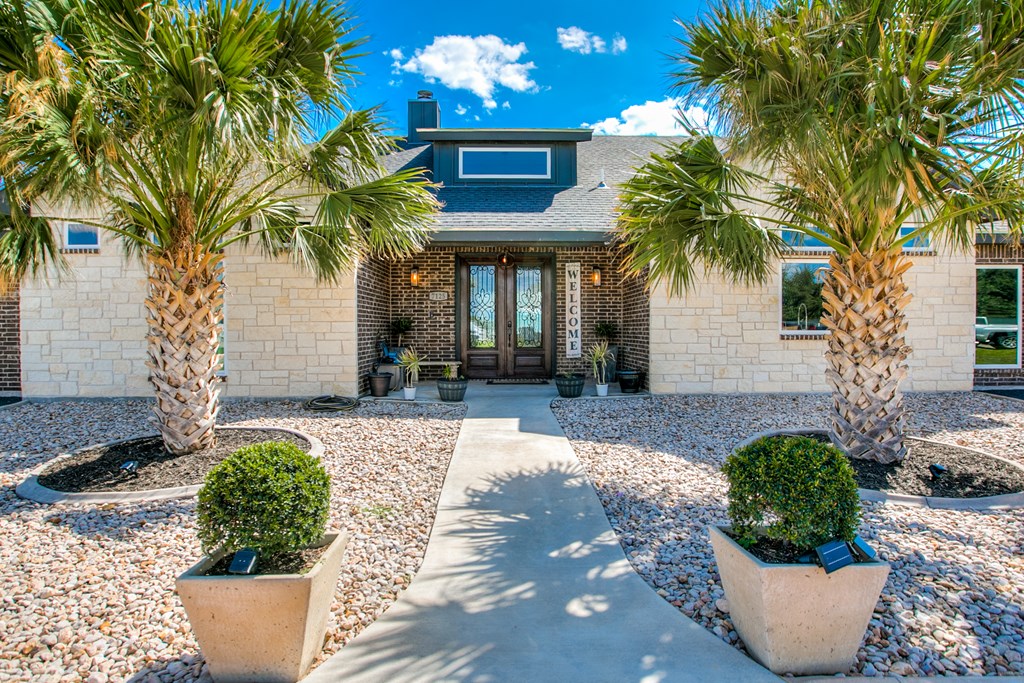 7125 Club Creek Lane Property Photo 4