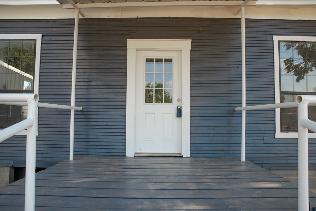 209 6th Ave Property Photo 3