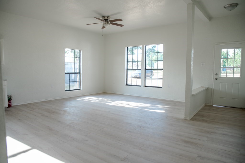 209 6th Ave Property Photo 9