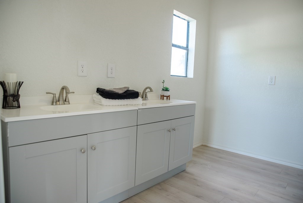 209 6th Ave Property Photo 10