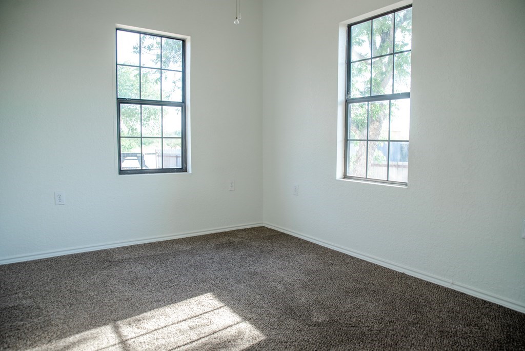 209 6th Ave Property Photo 14