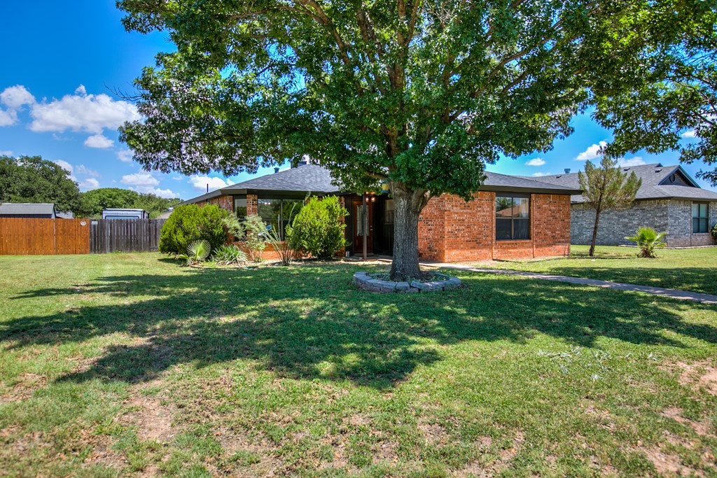 1106 Gregory Dr Property Photo 2