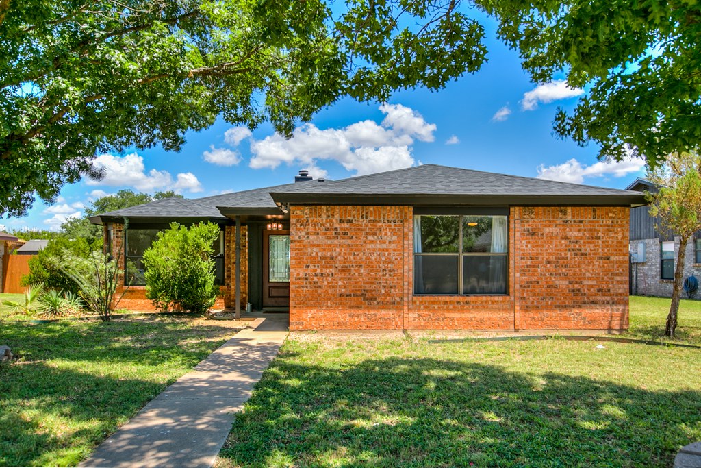 1106 Gregory Dr Property Photo 3