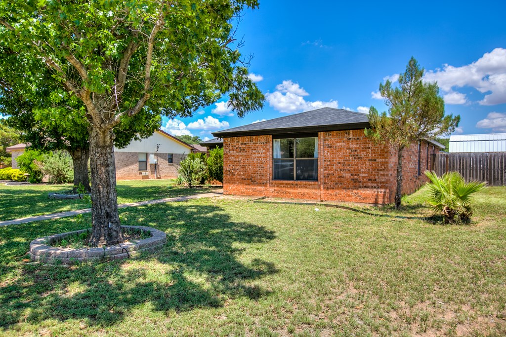 1106 Gregory Dr Property Photo 4