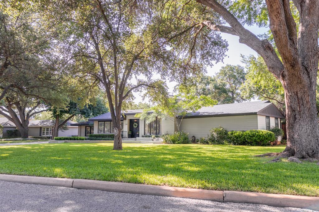 2611 Live Oak St Property Photo 2