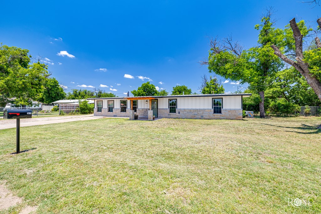 1020 Cactus Lane Property Photo 3