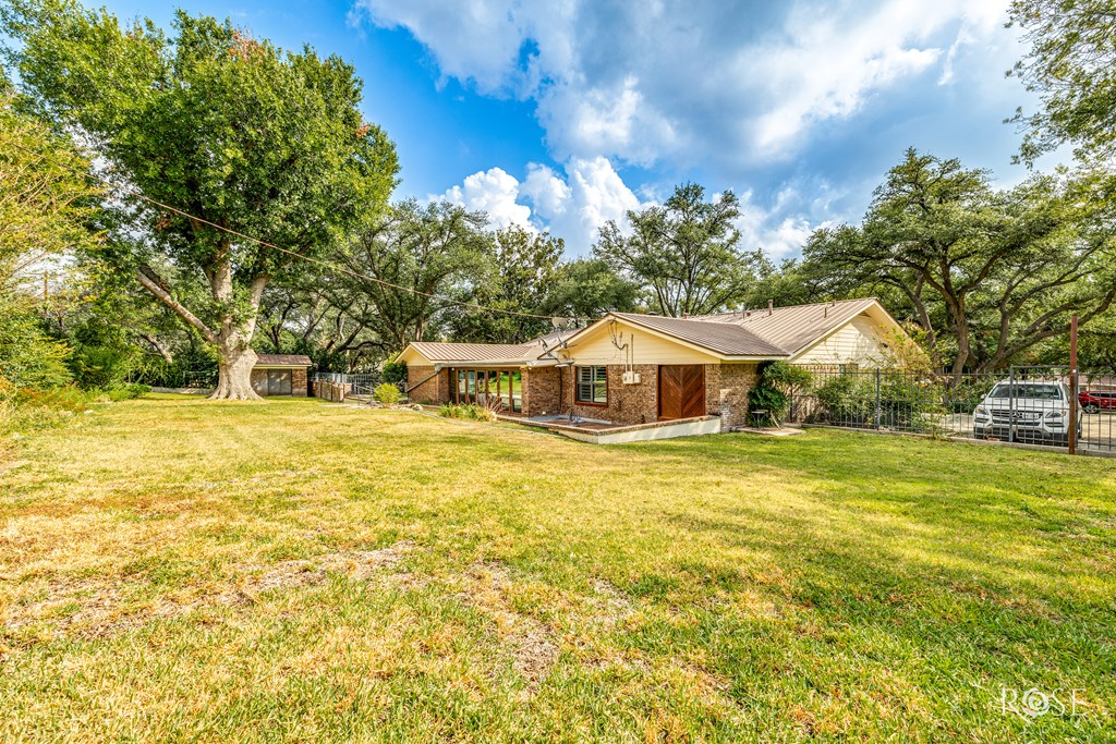 111 Manor St Property Photo 32