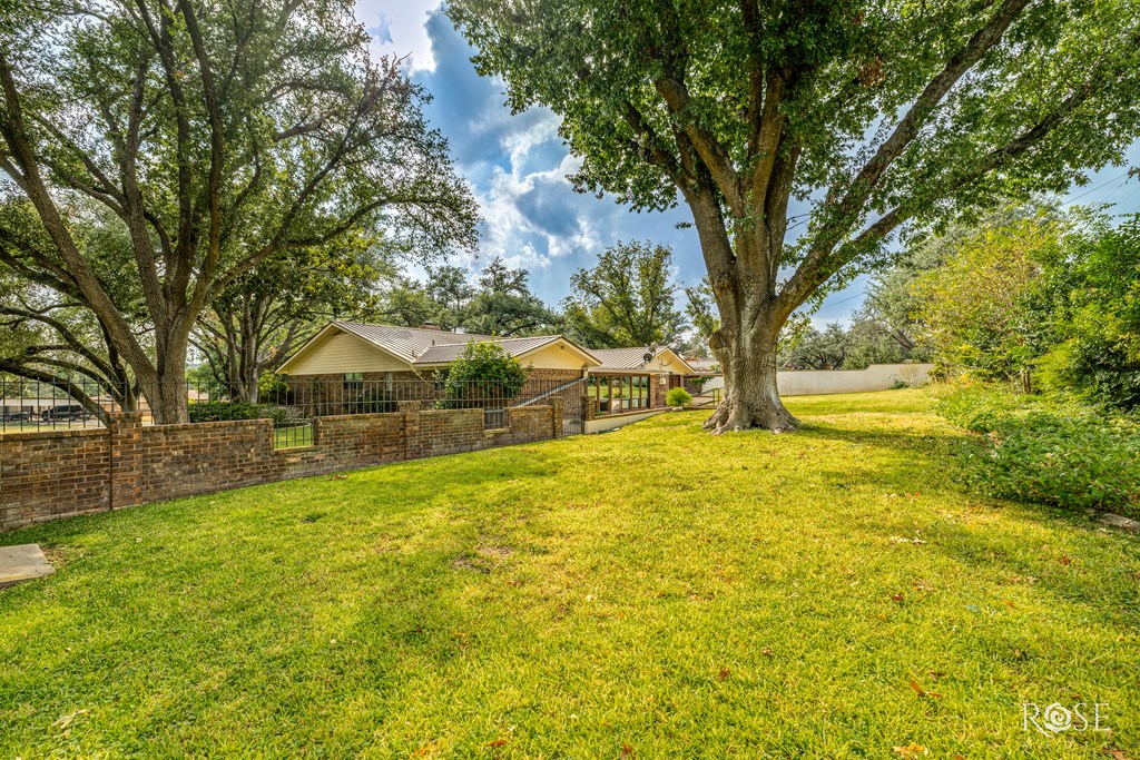 111 Manor St Property Photo 36