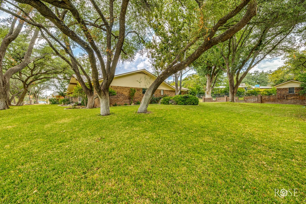 111 Manor St Property Photo 37