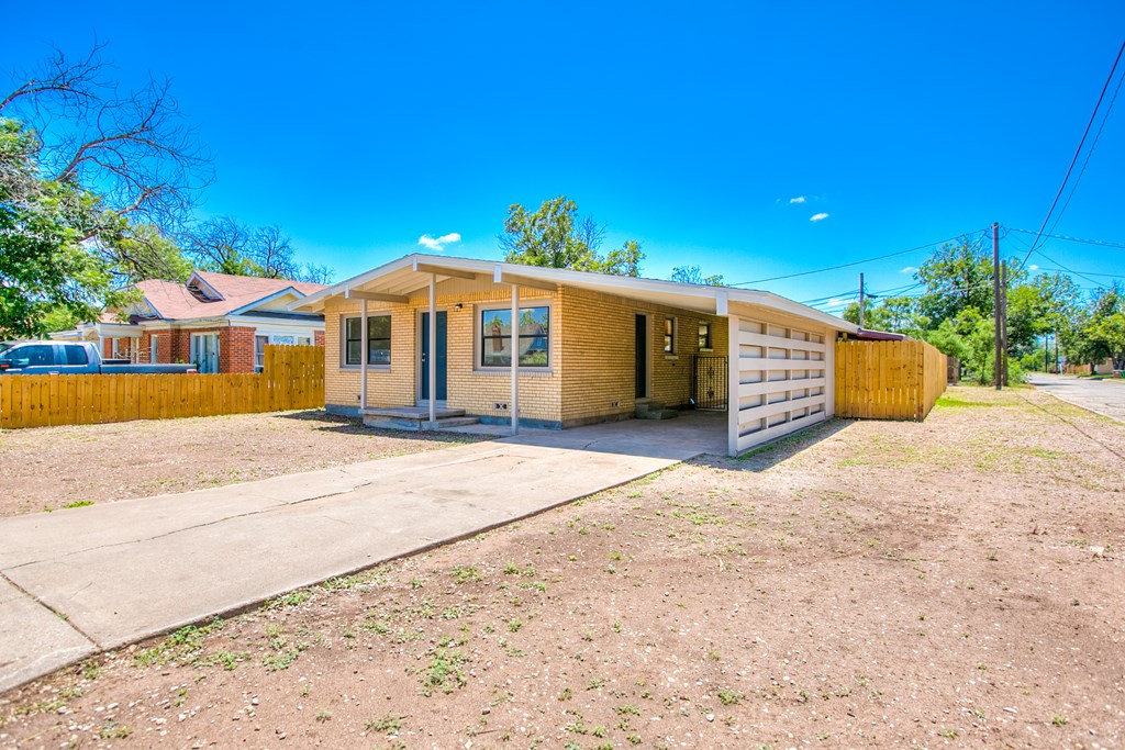 2235 Chestnut St Property Photo 4