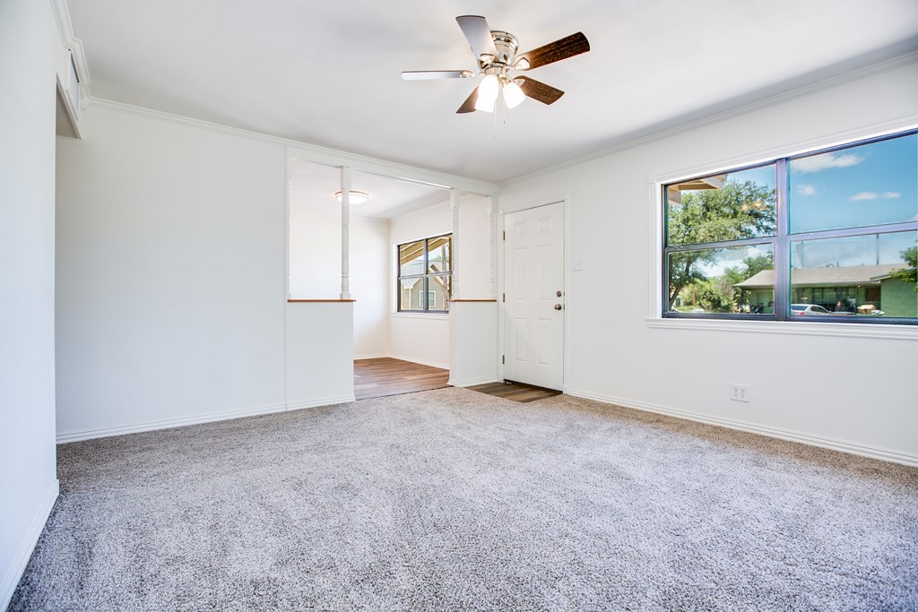2235 Chestnut St Property Photo 9