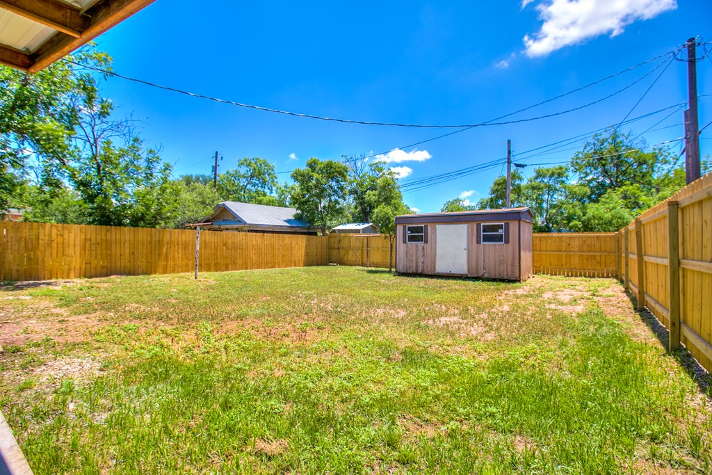 2235 Chestnut St Property Photo 27
