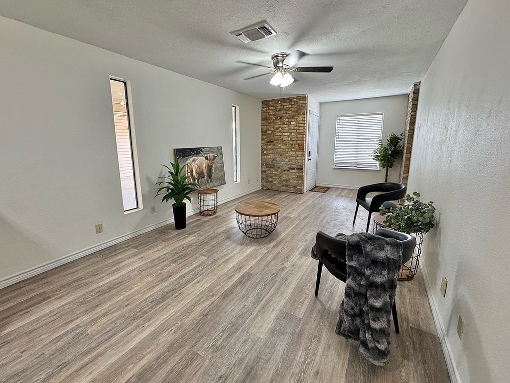 1036 Glenna Dr Property Photo 4