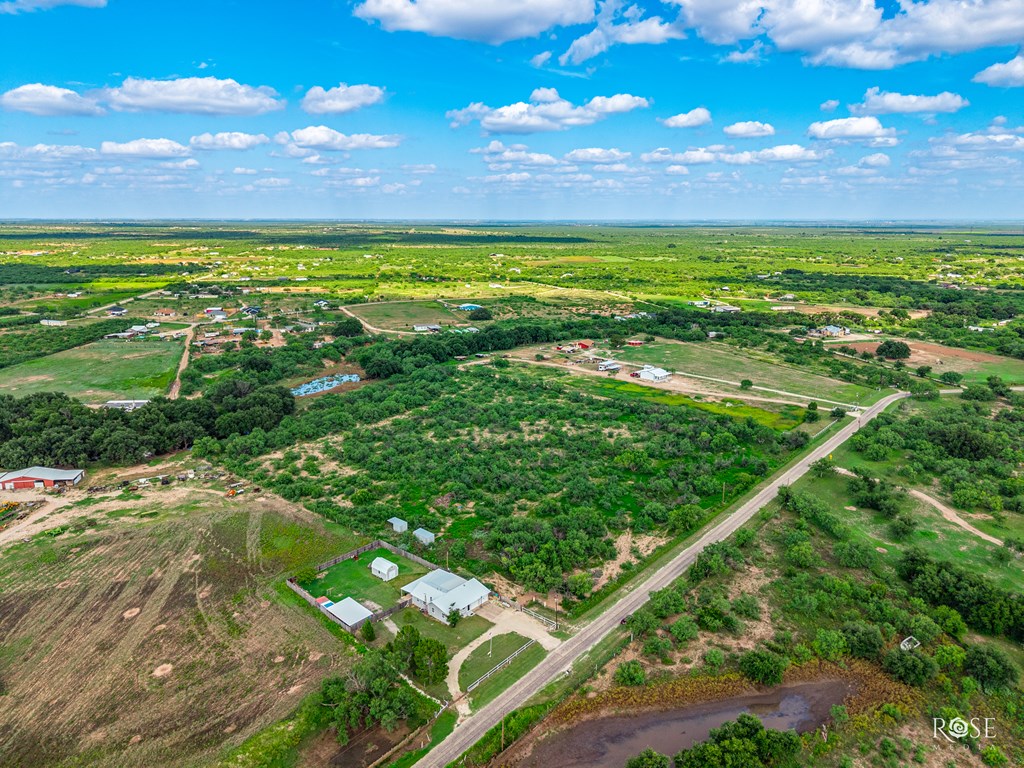 8610 N Valley Dr 139 Property Photo 7